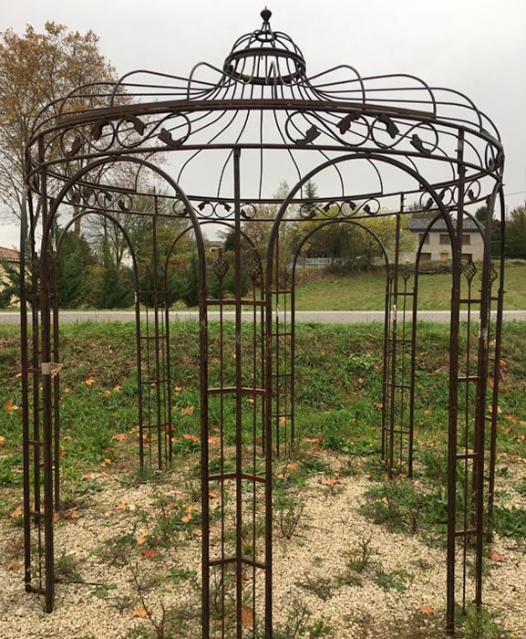 Gloriette kiosque en fer forgé