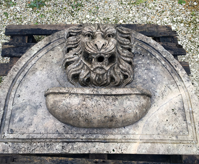 fontaine ancienne